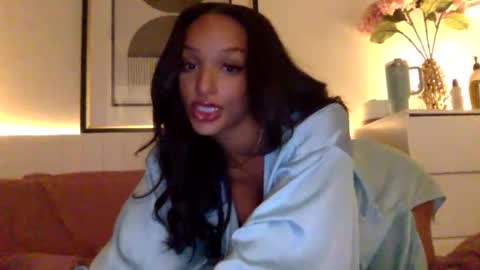 oliviaamara online show from May 20, 3:02 am