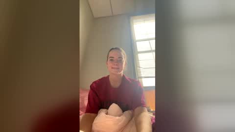 oliviaaraee online show from February 3, 8:14 pm