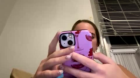 oliviaaraee online show from February 5, 4:28 am