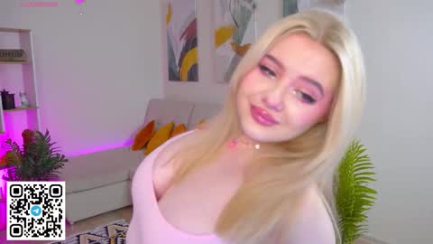 Snapshot of oliviabr0wn chatting on February 12, 2:17 am Olivia online show from February 12, 2:17 am