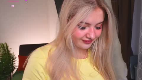 Olivia online show from March 28, 3:50 am