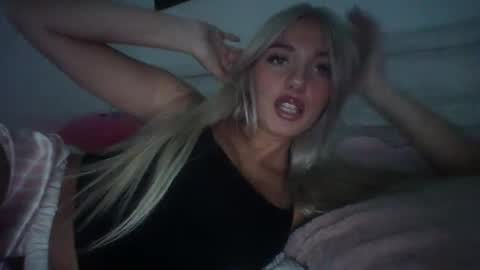 oliviacarterrr online show from October 2, 8:54 am