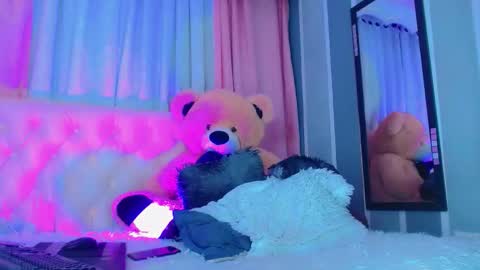 oliviahot01 online show from December 1, 4:17 am