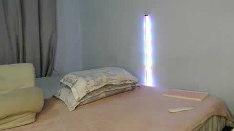 oliviajohnson20 online show from April 7, 3:18 am