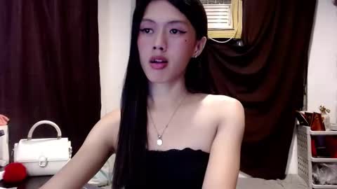 oliviaknightx online show from February 3, 3:17 pm