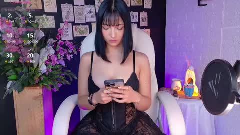 Olivia Mcneill  online show from January 23, 12:30 pm