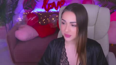 Snapshot of oliviamoore_ chatting on February 8, 8:01 pm Olivia online show from February 8, 8:01 pm