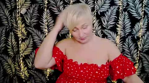 Snapshot of oliviaoskar_ chatting on February 8, 6:12 pm Kelly online show from February 8, 6:12 pm
