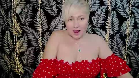 Snapshot of oliviaoskar_ chatting on February 13, 3:14 pm Kelly online show from February 13, 3:14 pm