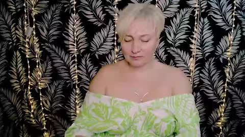 Snapshot of oliviaoskar_ chatting on March 10, 12:37 pm Kelly online show from March 10, 12:37 pm