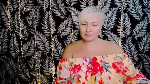 Snapshot of oliviaoskar_ chatting on October 17, 11:35 am Kelly online show from October 17, 11:35 am