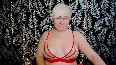 Snapshot of oliviaoskar_ chatting on March 7, 12:35 pm Kelly online show from March 7, 12:35 pm