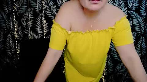 Snapshot of oliviaoskar_ chatting on March 8, 12:20 pm Kelly online show from March 8, 12:20 pm