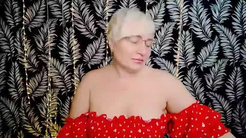 Snapshot of oliviaoskar_ chatting on March 16, 12:20 pm Kelly online show from March 16, 12:20 pm