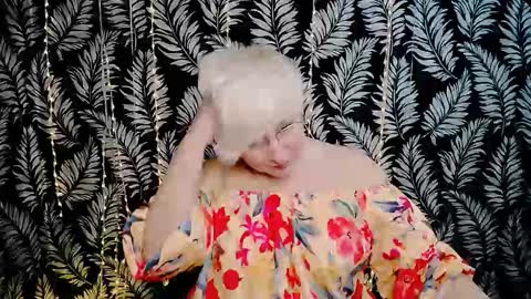 Snapshot of oliviaoskar_ chatting on March 19, 11:14 am Kelly online show from March 19, 11:14 am