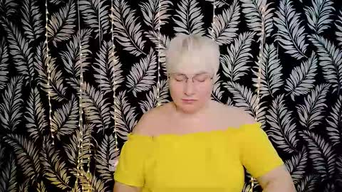 Snapshot of oliviaoskar_ chatting on March 23, 12:31 pm Kelly online show from March 23, 12:31 pm