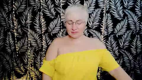 Snapshot of oliviaoskar_ chatting on March 30, 10:16 am Kelly online show from March 30, 10:16 am