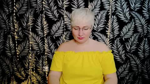 Snapshot of oliviaoskar_ chatting on April 2, 10:24 am Kelly online show from April 2, 10:24 am