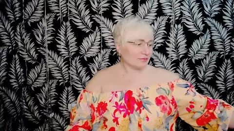 Snapshot of oliviaoskar_ chatting on April 9, 10:31 am Kelly online show from April 9, 10:31 am