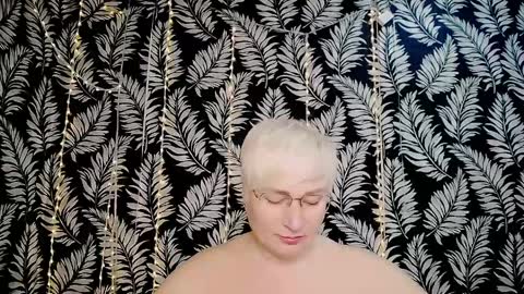 Snapshot of oliviaoskar_ chatting on April 10, 10:31 am Kelly online show from April 10, 10:31 am