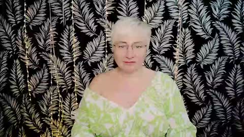 Snapshot of oliviaoskar_ chatting on April 14, 9:59 am Kelly online show from April 14, 9:59 am