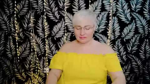 Snapshot of oliviaoskar_ chatting on April 17, 11:24 am Kelly online show from April 17, 11:24 am