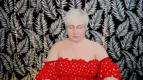 Snapshot of oliviaoskar_ chatting on April 18, 10:30 am Kelly online show from April 18, 10:30 am