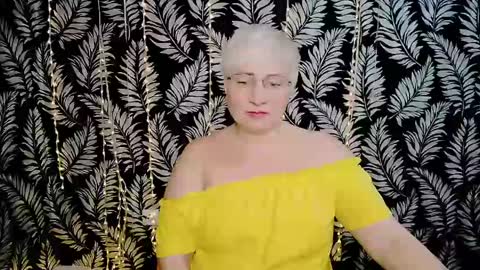 Snapshot of oliviaoskar_ chatting on April 19, 10:25 am Kelly online show from April 19, 10:25 am