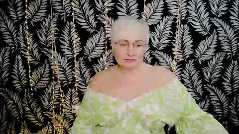 Snapshot of oliviaoskar_ chatting on April 20, 10:29 am Kelly online show from April 20, 10:29 am