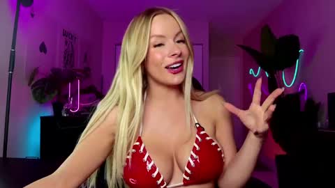 Olivia Owens online show from May 27, 2:08 am
