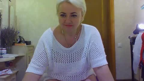 Snapshot of oliviaparadise chatting on January 1, 1:05 pm oliviaparadise online show from January 1, 1:05 pm