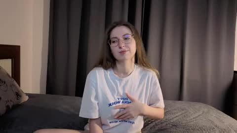 Kylie online show from December 17, 6:14 pm