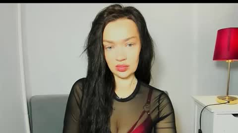 OliviaWomen online show from February 4, 7:25 am