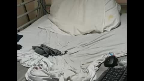 Snapshot of olivier_21 chatting on January 5, 6:22 pm olivier_21 online show from January 5, 6:22 pm