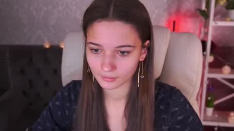 Snapshot of olivkablush chatting on December 18, 7:36 am Olivia online show from December 18, 7:36 am