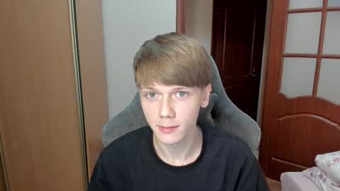 Oliver and Mira online show from January 17, 7:39 pm