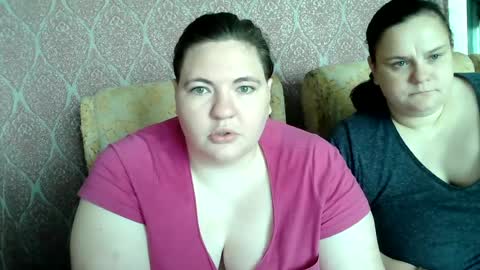 Snapshot of olyaandnetty chatting on June 17, 6:49 am OlyaAndNetty online show from June 17, 6:49 am