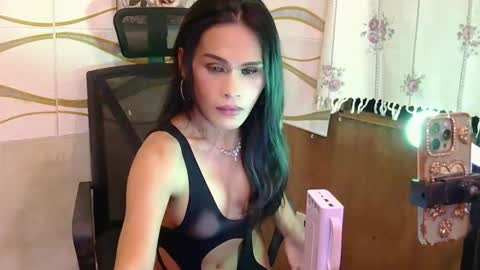Snapshot of omecalicious451461 chatting on April 24, 6:10 pm omecalicious451461 online show from April 24, 6:10 pm