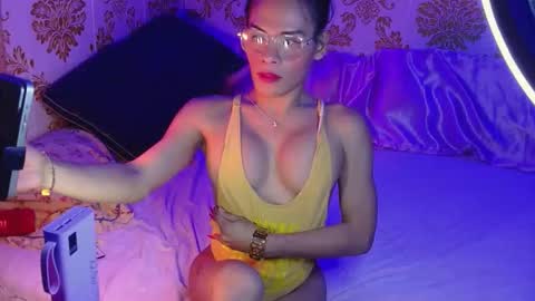Snapshot of omecalicious451461 chatting on May 5, 10:18 pm omecalicious451461 online show from May 5, 10:18 pm