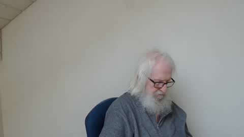 Snapshot of onanister chatting on February 28, 7:31 am Somewhere over the rainbow online show from February 28, 7:31 am