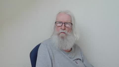 Snapshot of onanister chatting on March 2, 2:24 pm Somewhere over the rainbow online show from March 2, 2:24 pm