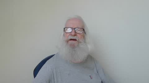 Snapshot of onanister chatting on March 3, 8:09 am Somewhere over the rainbow online show from March 3, 8:09 am