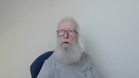 Snapshot of onanister chatting on March 18, 8:06 am Somewhere over the rainbow online show from March 18, 8:06 am