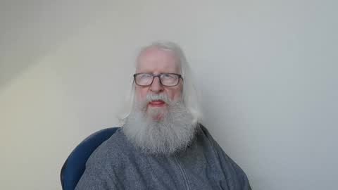 Snapshot of onanister chatting on March 21, 7:35 am Somewhere over the rainbow online show from March 21, 7:35 am