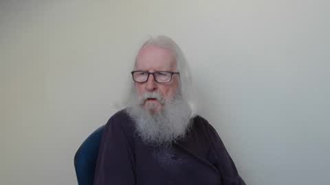 Snapshot of onanister chatting on April 26, 5:05 am Somewhere over the rainbow online show from April 26, 5:05 am