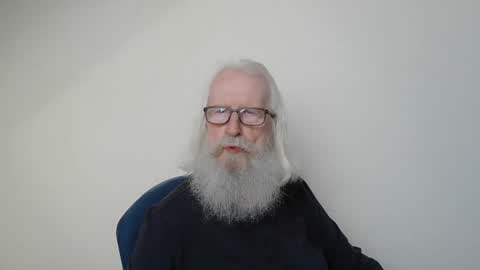 Snapshot of onanister chatting on May 2, 6:40 am Somewhere over the rainbow online show from May 2, 6:40 am