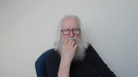 Snapshot of onanister chatting on May 16, 6:54 am Somewhere over the rainbow online show from May 16, 6:54 am