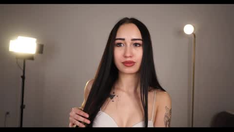 Snapshot of one_step_closer chatting on May 12, 6:43 am Mia online show from May 12, 6:43 am