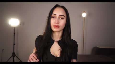 Snapshot of one_step_closer chatting on May 18, 8:31 am Mia online show from May 18, 8:31 am