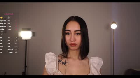 Snapshot of one_step_closer chatting on May 19, 10:32 am Mia online show from May 19, 10:32 am